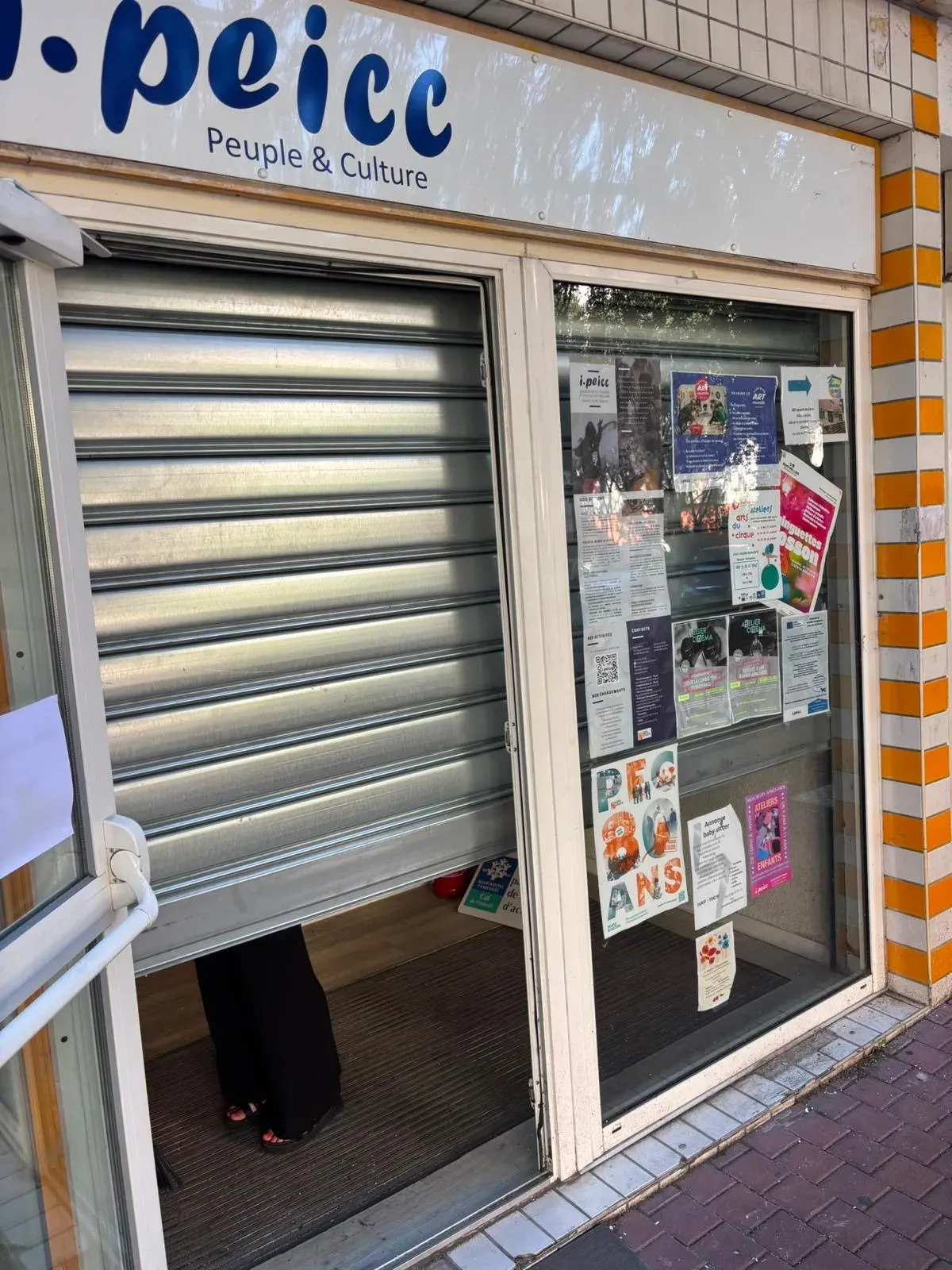 Déblocage de rideau métallique bloqué à Marseille 4 Déblocage de rideau métallique bloqué à Marseille 4
