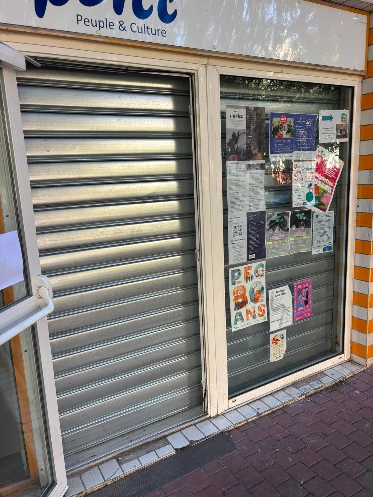 Installation et pose de rideau métallique à Marseille 4