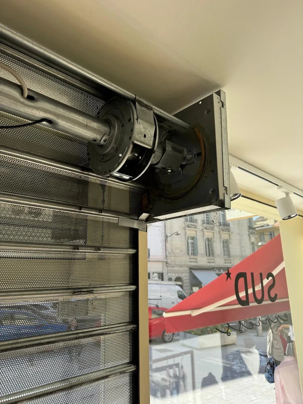 Motorisation de rideau métallique à Marseille 4