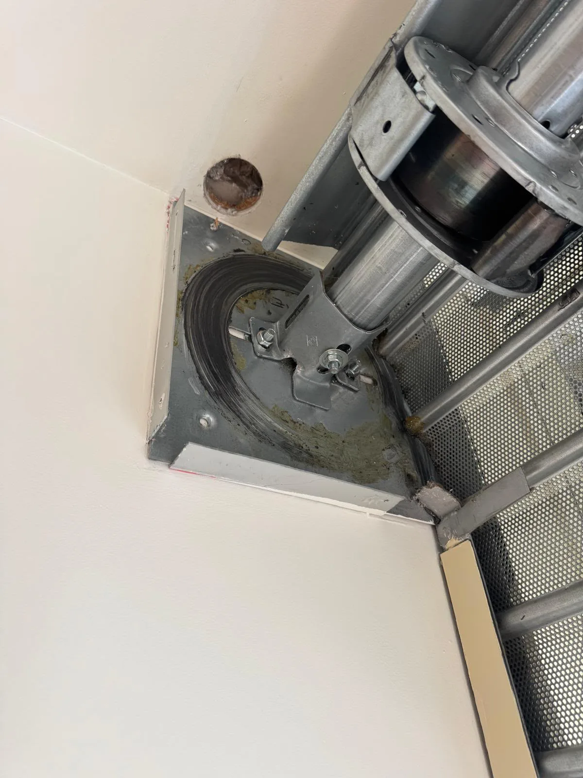 Motorisation de rideau métallique à Marseille 4